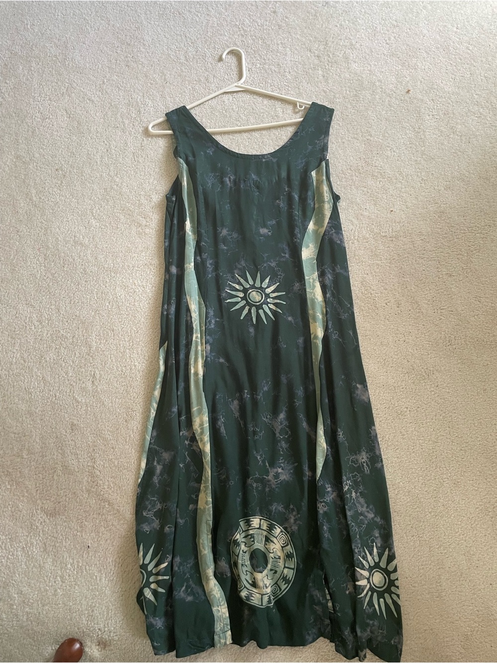 Sleeveless Dark Green Sun Motif Maxi Dress
